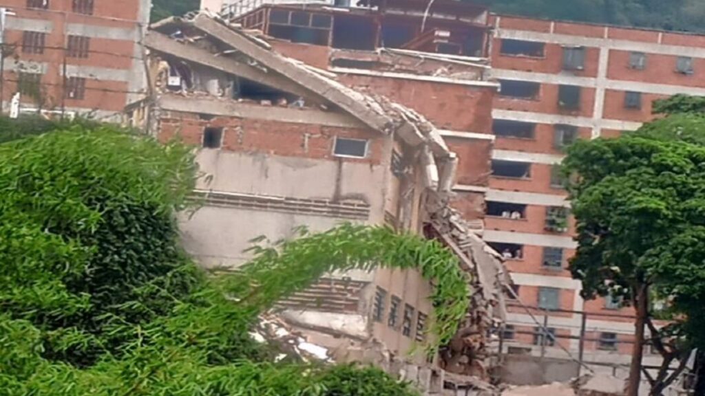 Colapsó edificio del colegio San Judas Tadeo en La Pastora