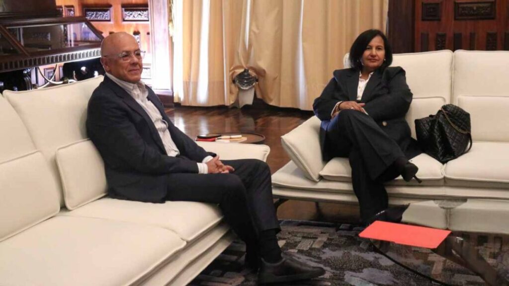 Jorge Rodríguez anuncia «inicio de una hoja de trabajo» con exparlamentarios de 2015