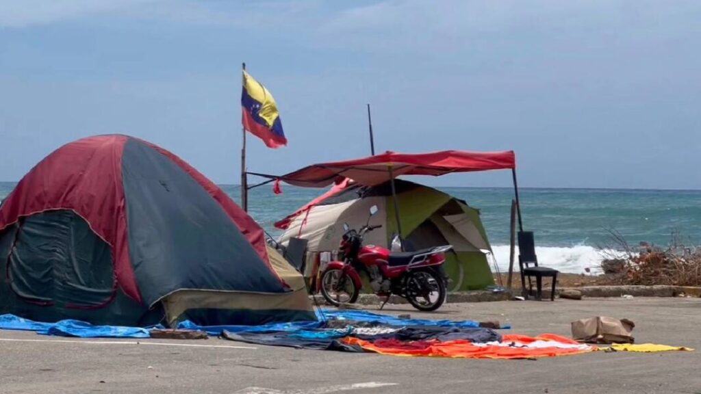 Lluvias afectaron a un grupo de familias de refugios temporales en Catia La Mar y Urimare