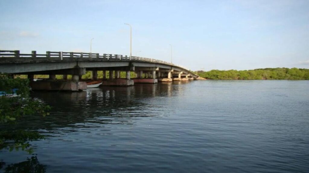Evalúan puente Punta Brava para descartar fisuras